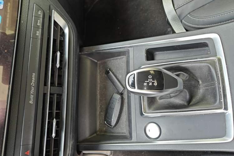 Used BYD Qin Pro 2019 Super Edition 1.5TI Automatic Smart Connect Brilliance Model China VI Standard Gear Lever