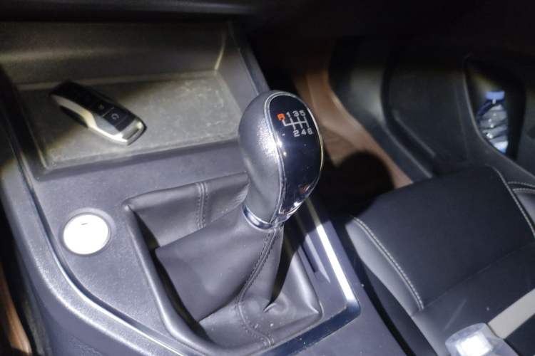 Used BYD Qin Pro 2019 Super Edition 1.5TI Manual Smart Connect Powerful Model China VI Standard Gear Lever