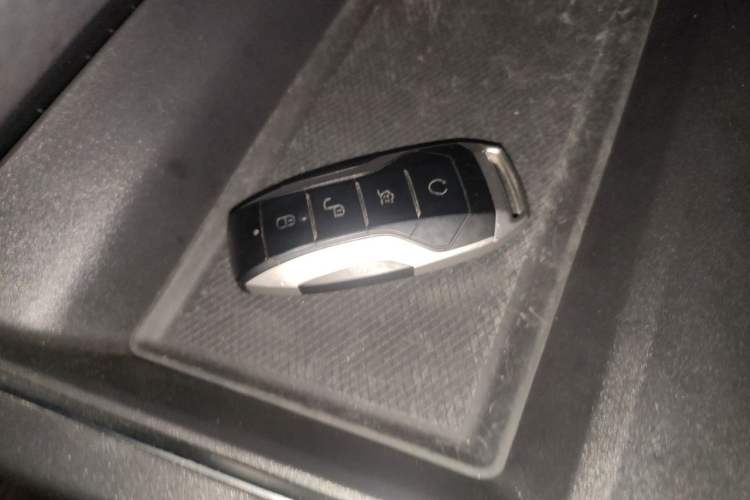 Used BYD Qin Pro 2019 Super Edition 1.5TI Manual Smart Connect Powerful Model China VI Standard Vehicle Key