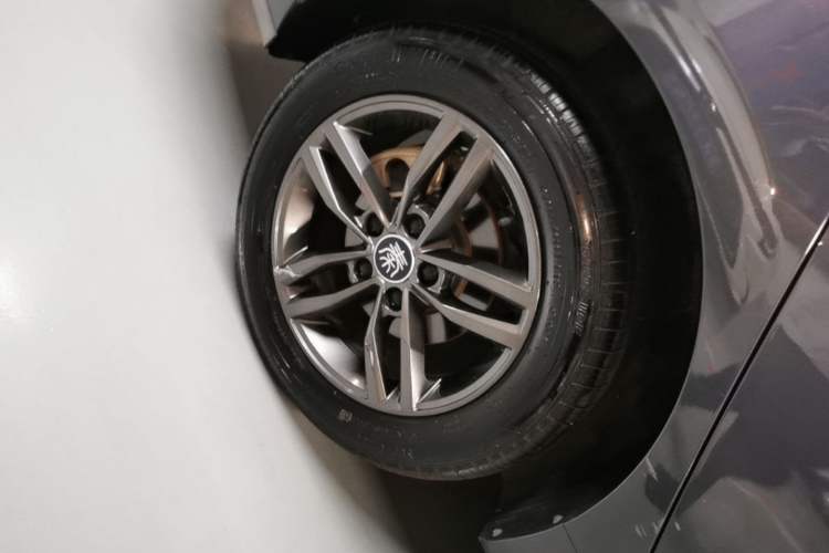 Used BYD Qin Pro 2019 Super Edition 1.5TI Automatic Smart Connect FENGSHANG Model China VI Standard Exterior 3