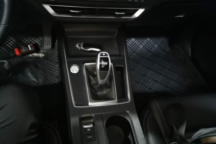 Used BYD Qin Pro 2019 Super Edition 1.5TI Automatic Smart Connect FENGSHANG Model China VI Standard Gear Lever