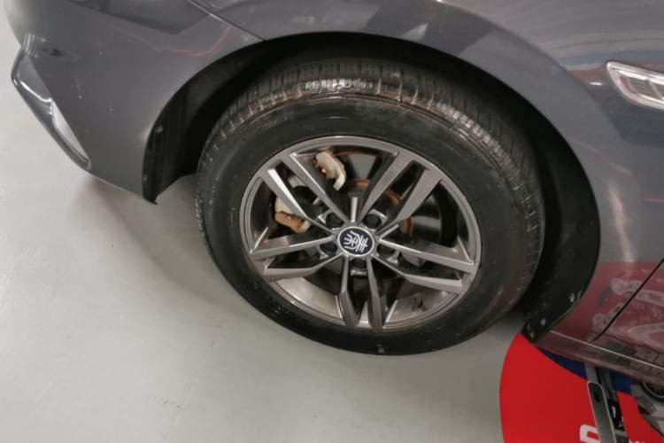 Used BYD Qin Pro 2019 Super Edition 1.5TI Automatic Smart Connect FENGSHANG Model China VI Standard Left Front Wheel Hub