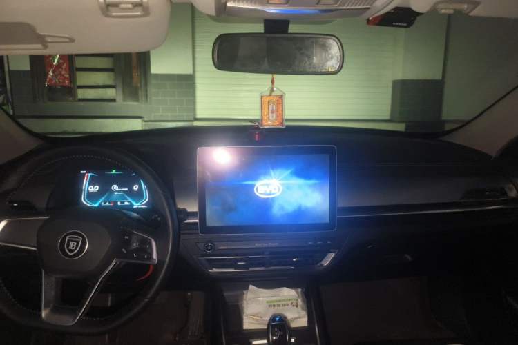 Used BYD Qin Pro 2019 Super Edition 1.5TI Automatic Smart Connect Dynamic Model China V Standard Center Console