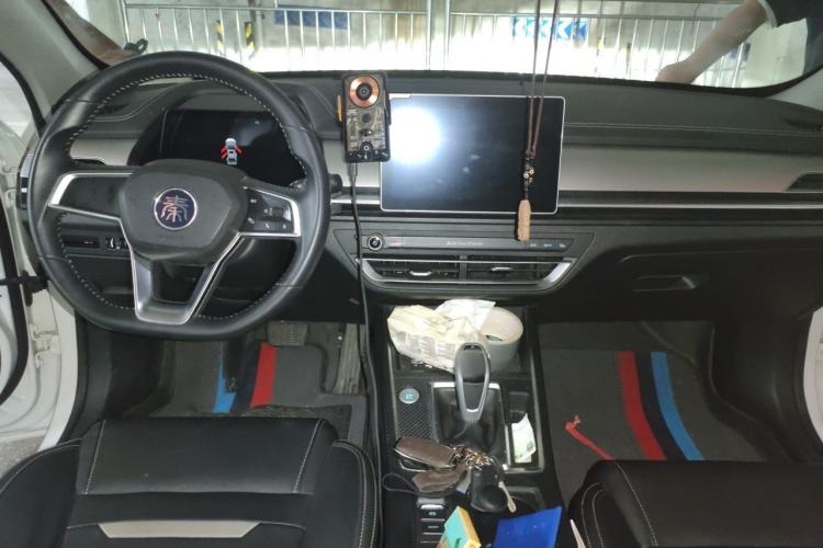 Used BYD Qin Pro 2019 Super Edition 1.5TI Automatic Smart Connect FENGSHANG Model China VI Standard Center Console