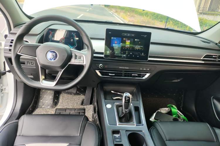 Used BYD Qin Pro 2019 Super Edition 1.5TI Automatic Smart Connect FENGSHANG Model China VI Standard Center Console