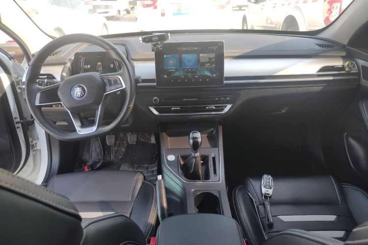 Used BYD Qin Pro 2019 Super Edition 1.5TI Manual Smart Connect Fierce Model China V Standard Center Console