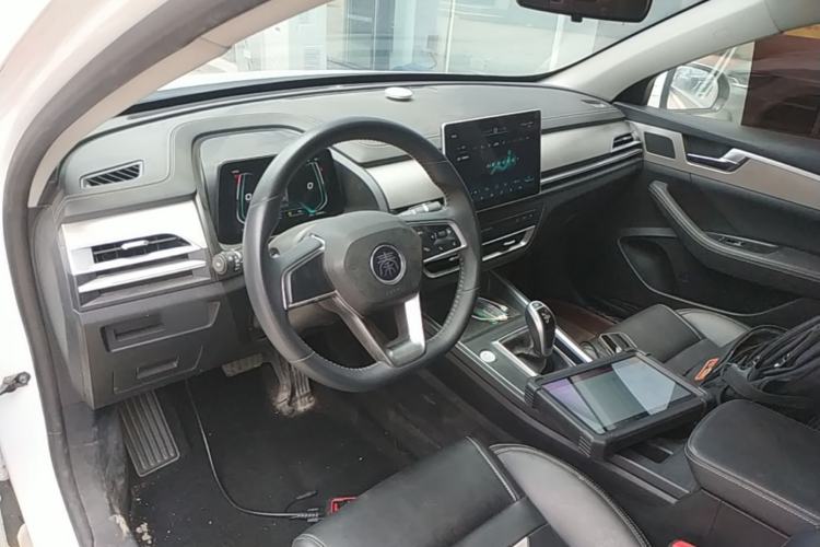 Used BYD Qin Pro 2019 Super Edition 1.5TI Automatic Smart Connect FENGSHANG Model China VI Standard Center Console