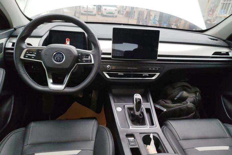 Used BYD Qin Pro 2019 Super Edition 1.5TI Automatic Smart Connect Dynamic Model China VI Standard Center Console