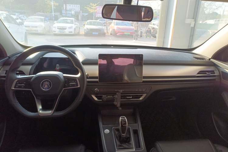 Used BYD Qin Pro 2019 Super Edition 1.5TI Automatic Smart Connect Dynamic Model China VI Standard Center Console