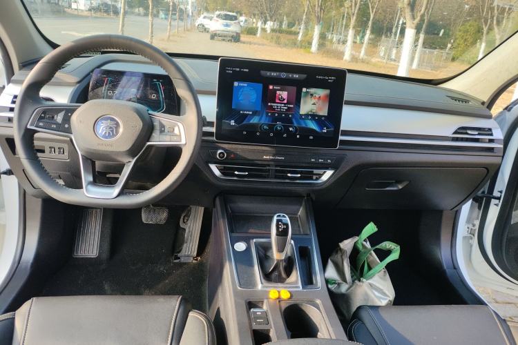 Used BYD Qin Pro 2019 Super Edition 1.5TI Automatic Smart Connect Brilliance Model China VI Standard Center Console