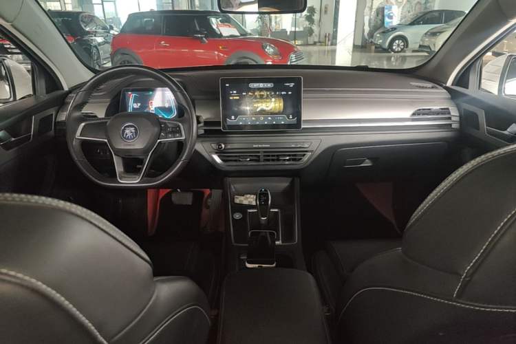 Used BYD Qin Pro 2019 Super Edition 1.5TI Automatic Smart Connect FENGSHANG Model China VI Standard Center Console