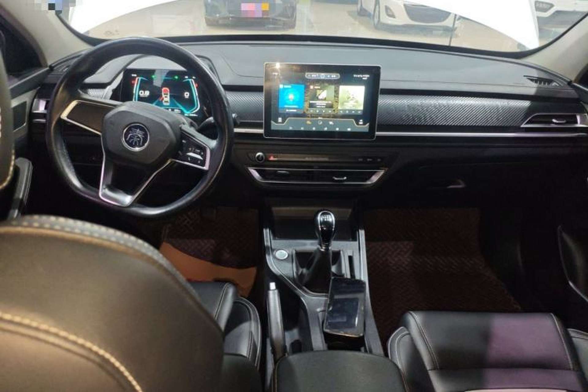Used BYD Qin Pro 2019 Super Edition 1.5TI Manual Smart Connect Powerful Model China VI Standard Center Console
