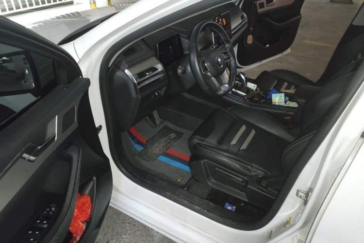 Used BYD Qin Pro 2019 Super Edition 1.5TI Automatic Smart Connect FENGSHANG Model China VI Standard Driver Seat