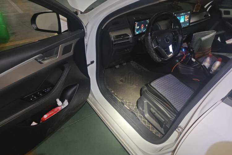 Used BYD Qin Pro 2019 Super Edition 1.5TI Manual Smart Connect Fierce Model China V Standard Driver Seat