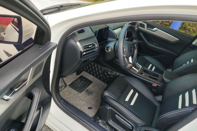 Used BYD Qin Pro 2019 Super Edition 1.5TI Automatic Smart Connect FENGSHANG Model China VI Standard Driver Seat