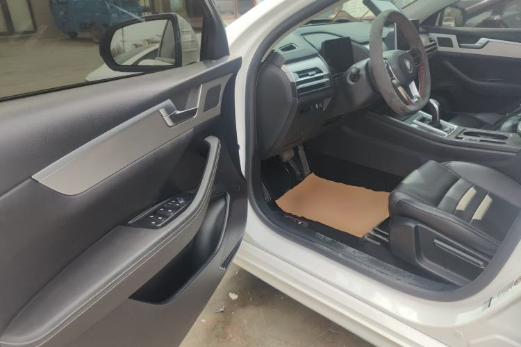 Used BYD Qin Pro 2019 Super Edition 1.5TI Automatic Smart Connect FENGSHANG Model China VI Standard Driver Seat