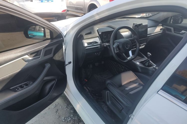 Used BYD Qin Pro 2019 Super Edition 1.5TI Manual Smart Connect Fierce Model China V Standard Driver Seat