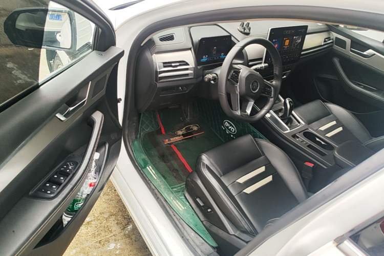 Used BYD Qin Pro 2019 Super Edition 1.5TI Automatic Smart Connect Enjoyment Model China VI Standard Driver Seat