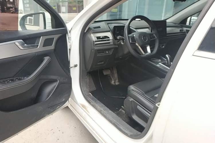 Used BYD Qin Pro 2019 Super Edition 1.5TI Automatic Smart Connect FENGSHANG Model China VI Standard Driver Seat
