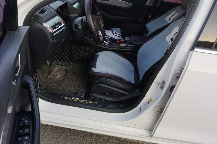Used BYD Qin Pro 2019 Super Edition 1.5TI Automatic Smart Connect Enjoyment Model China VI Standard Driver Seat