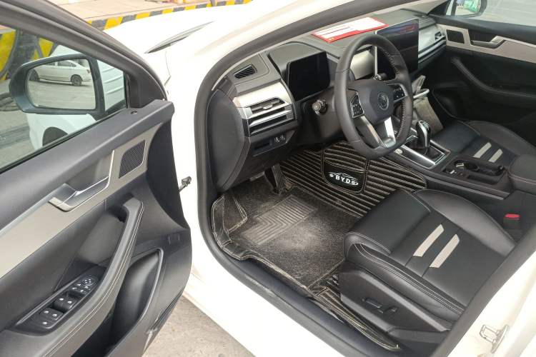 Used BYD Qin Pro 2019 Super Edition 1.5TI Automatic Smart Connect Flagship Model China V Standard Driver Seat