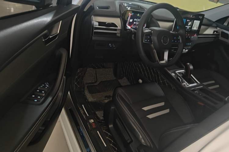 Used BYD Qin Pro 2019 Super Edition 1.5TI Automatic Smart Connect FENGSHANG Model China V Standard Driver Seat