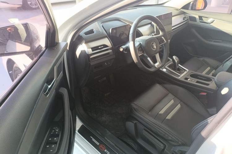 Used BYD Qin Pro 2019 Super Edition 1.5TI Automatic Smart Connect Dynamic Model China VI Standard Driver Seat