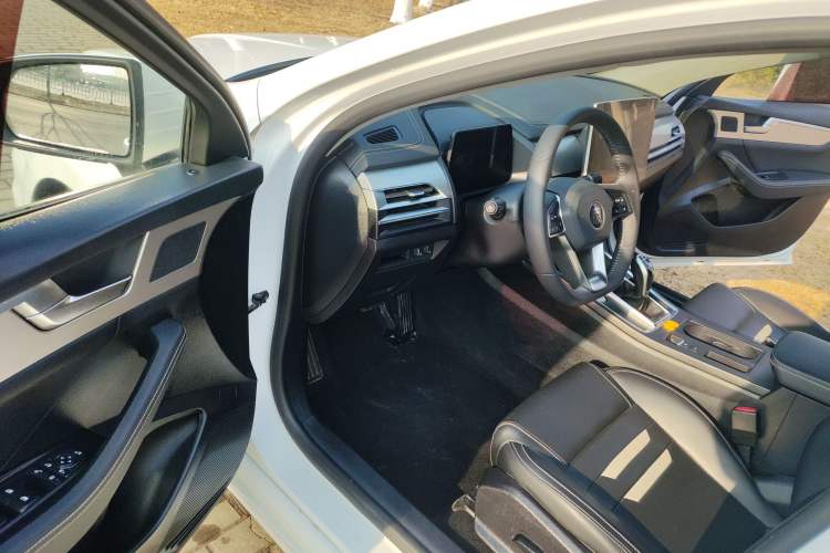 Used BYD Qin Pro 2019 Super Edition 1.5TI Automatic Smart Connect Brilliance Model China VI Standard Driver Seat