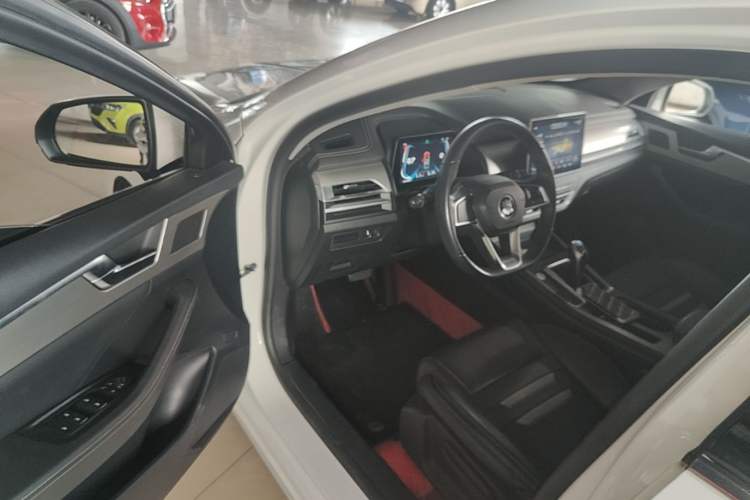 Used BYD Qin Pro 2019 Super Edition 1.5TI Automatic Smart Connect FENGSHANG Model China VI Standard Driver Seat