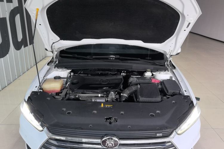 Used BYD Qin Pro 2019 Super Edition 1.5TI Automatic Smart Connect Brilliance Model China V Standard Engine Bay