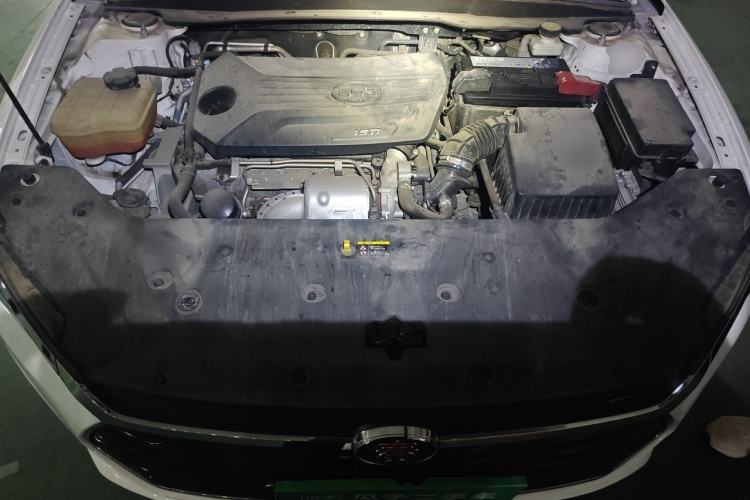 Used BYD Qin Pro 2019 Super Edition 1.5TI Manual Smart Connect Fierce Model China V Standard Engine Bay