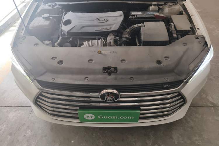 Used BYD Qin Pro 2019 Super Edition 1.5TI Automatic Smart Connect Dynamic Model China VI Standard Engine Bay