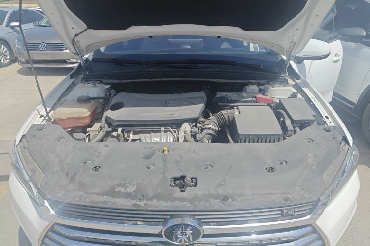 Used BYD Qin Pro 2019 Super Edition 1.5TI Automatic Smart Connect Enjoyment Model China VI Standard Engine Bay