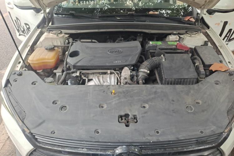 Used BYD Qin Pro 2019 Super Edition 1.5TI Automatic Smart Connect Dynamic Model China VI Standard Engine Bay