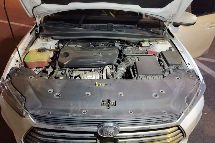 Used BYD Qin Pro 2019 Super Edition 1.5TI Automatic Smart Connect Brilliance Model China VI Standard Engine Bay