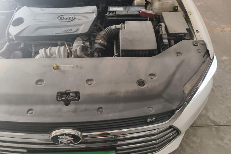 Used BYD Qin Pro 2019 Super Edition 1.5TI Automatic Smart Connect Dynamic Model China VI Standard Engine Bay Left
