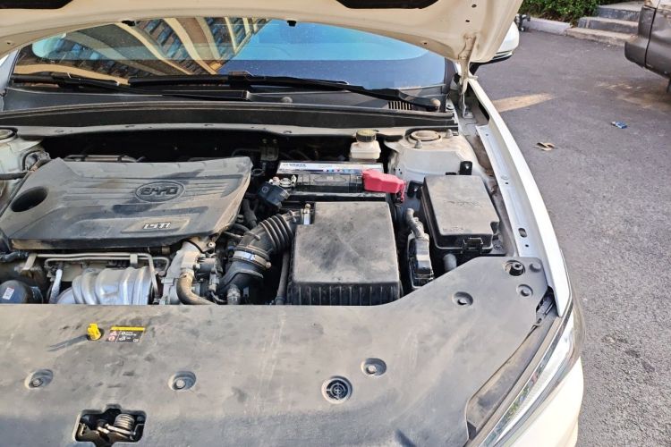 Used BYD Qin Pro 2019 Super Edition 1.5TI Manual Smart Connect Powerful Model China VI Standard Engine Bay Left