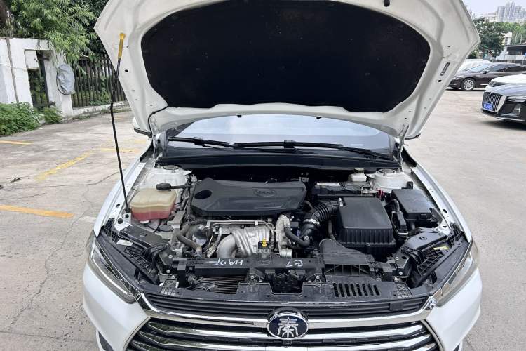 Used BYD Qin Pro 2019 Super Edition 1.5TI Automatic Smart Connect FENGSHANG Model China VI Standard Engine Bay