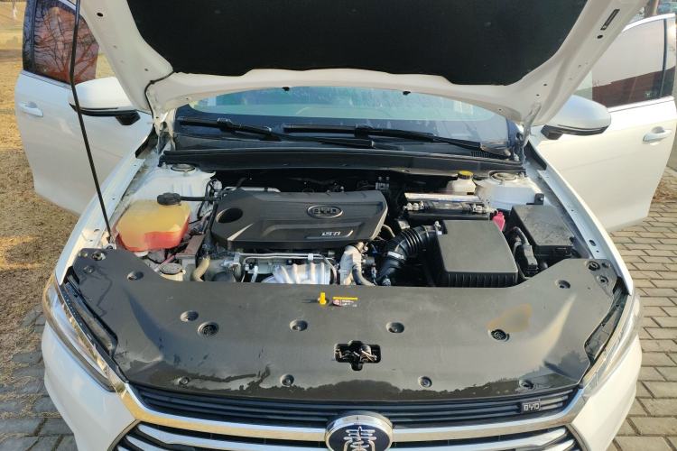Used BYD Qin Pro 2019 Super Edition 1.5TI Automatic Smart Connect Brilliance Model China VI Standard Engine Bay