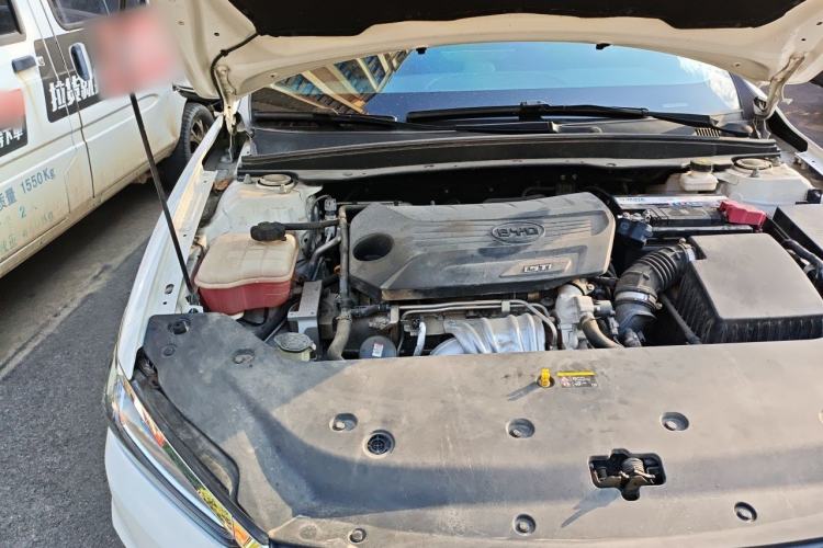 Used BYD Qin Pro 2019 Super Edition 1.5TI Manual Smart Connect Powerful Model China VI Standard Engine Bay Right