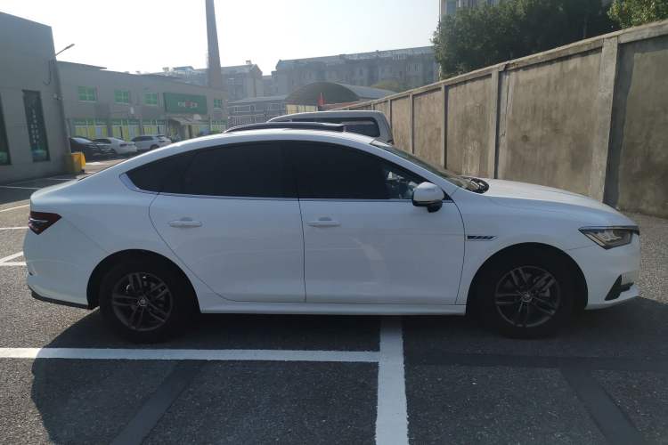 Used BYD Qin Pro 2019 Super Edition 1.5TI Manual Smart Connect Powerful Model China VI Standard Exterior 2