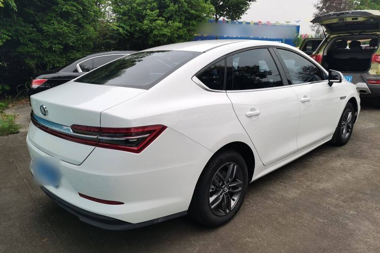 Used BYD Qin Pro 2019 Super Edition 1.5TI Manual Smart Connect Fierce Model China V Standard Exterior 3