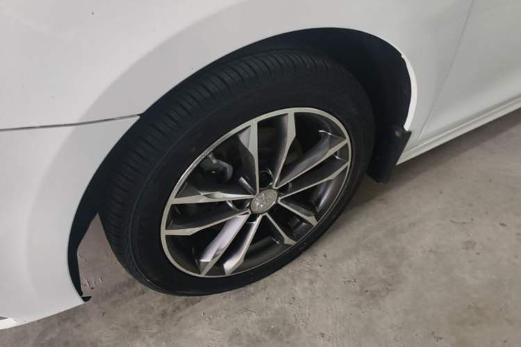 Used BYD Qin Pro 2019 Super Edition 1.5TI Automatic Smart Connect Flagship Model China V Standard Exterior 4