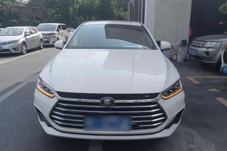 Used BYD Qin Pro 2019 Super Edition 1.5TI Manual Smart Connect Fierce Model China V Standard Front