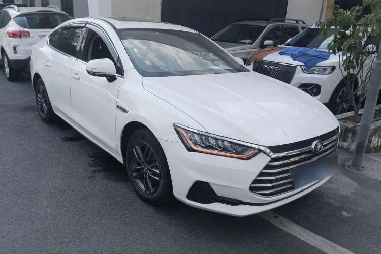 Used BYD Qin Pro 2019 Super Edition 1.5TI Manual Smart Connect Fierce Model China V Standard Front Right 45 Deg