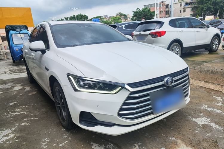 Used BYD Qin Pro 2019 Super Edition 1.5TI Automatic Smart Connect Enjoyment Model China VI Standard Front Right 45 Deg