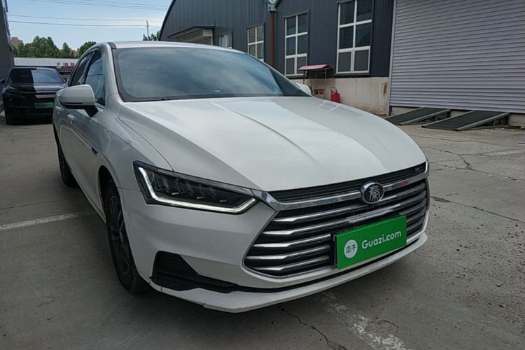Used BYD Qin Pro 2019 Super Edition 1.5TI Automatic Smart Connect FENGSHANG Model China VI Standard Front Right 45 Deg