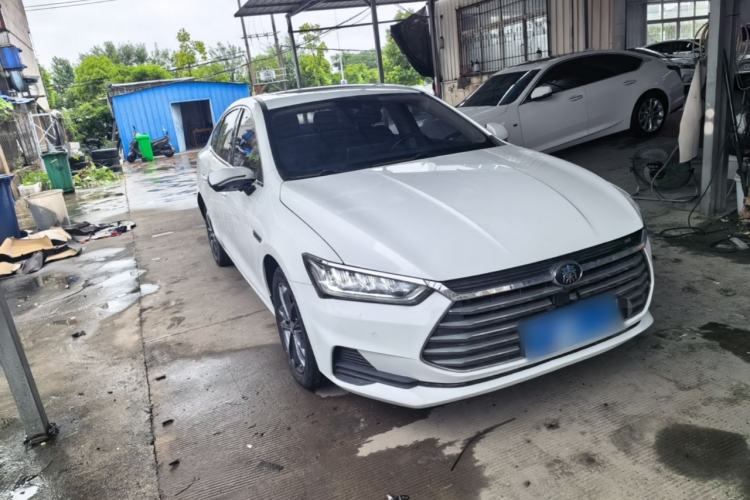 Used BYD Qin Pro 2019 Super Edition 1.5TI Automatic Smart Connect Enjoyment Model China VI Standard Front Right 45 Deg