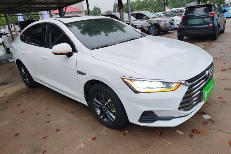 Used BYD Qin Pro 2019 Super Edition 1.5TI Automatic Smart Connect Dynamic Model China VI Standard Front Right 45 Deg