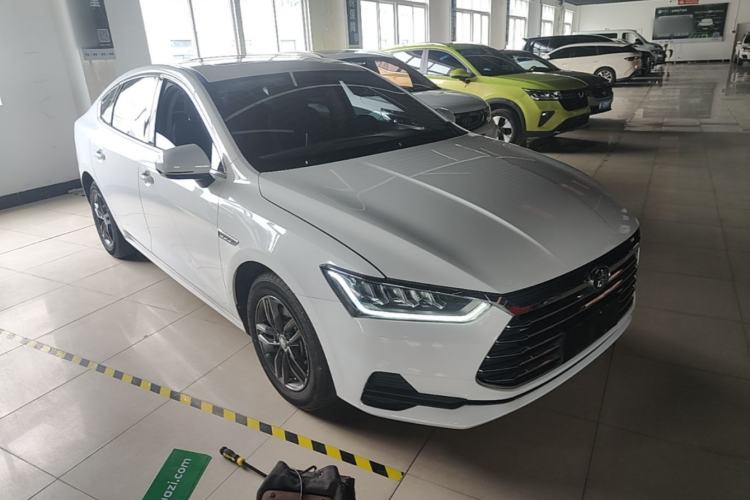 Used BYD Qin Pro 2019 Super Edition 1.5TI Automatic Smart Connect FENGSHANG Model China VI Standard Front Right 45 Deg